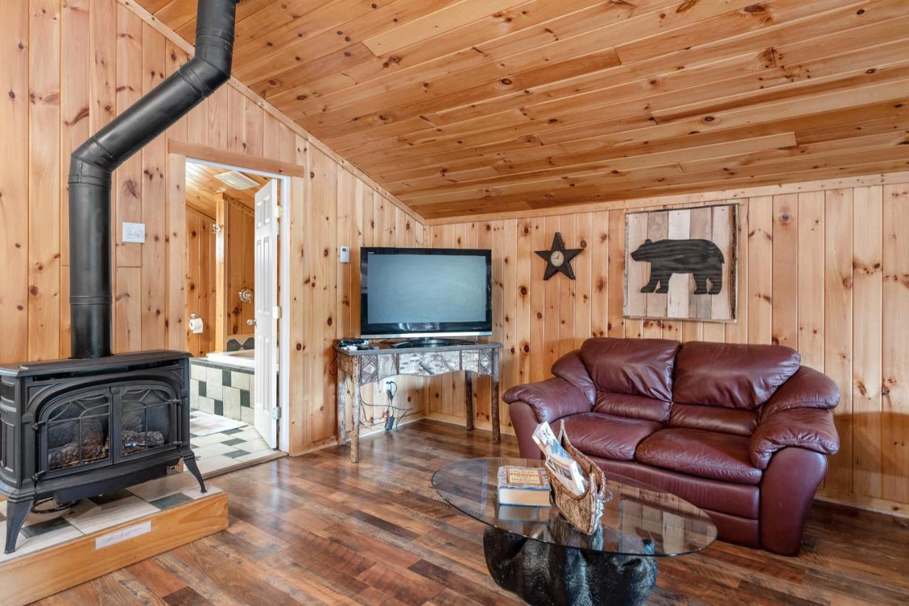 Hide-A-Way Waterfront Cottages Lake Luzerne Exterior foto