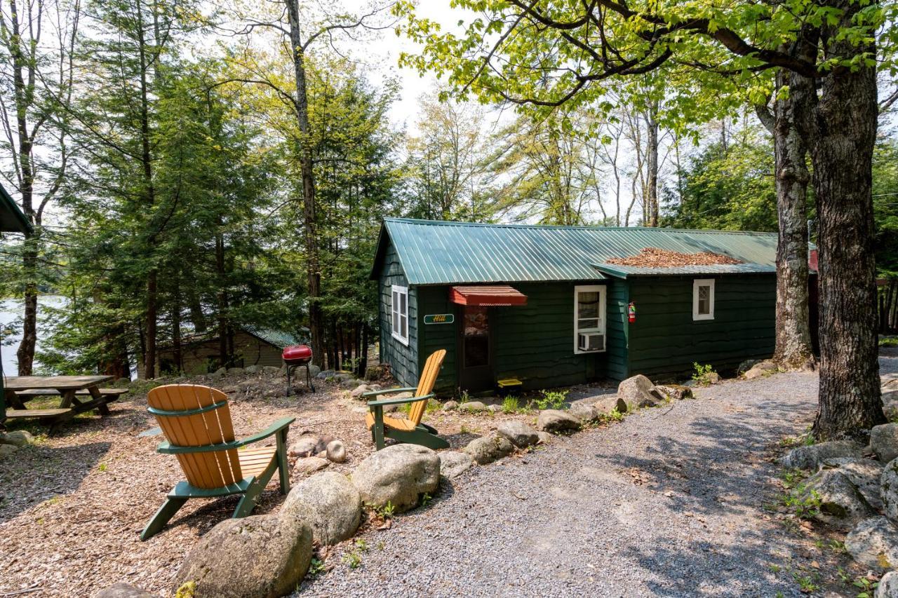 Hide-A-Way Waterfront Cottages Lake Luzerne Exterior foto