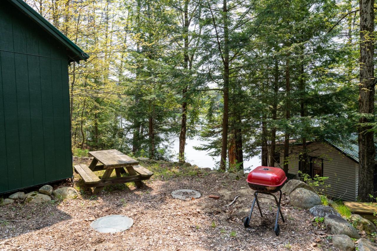 Hide-A-Way Waterfront Cottages Lake Luzerne Exterior foto
