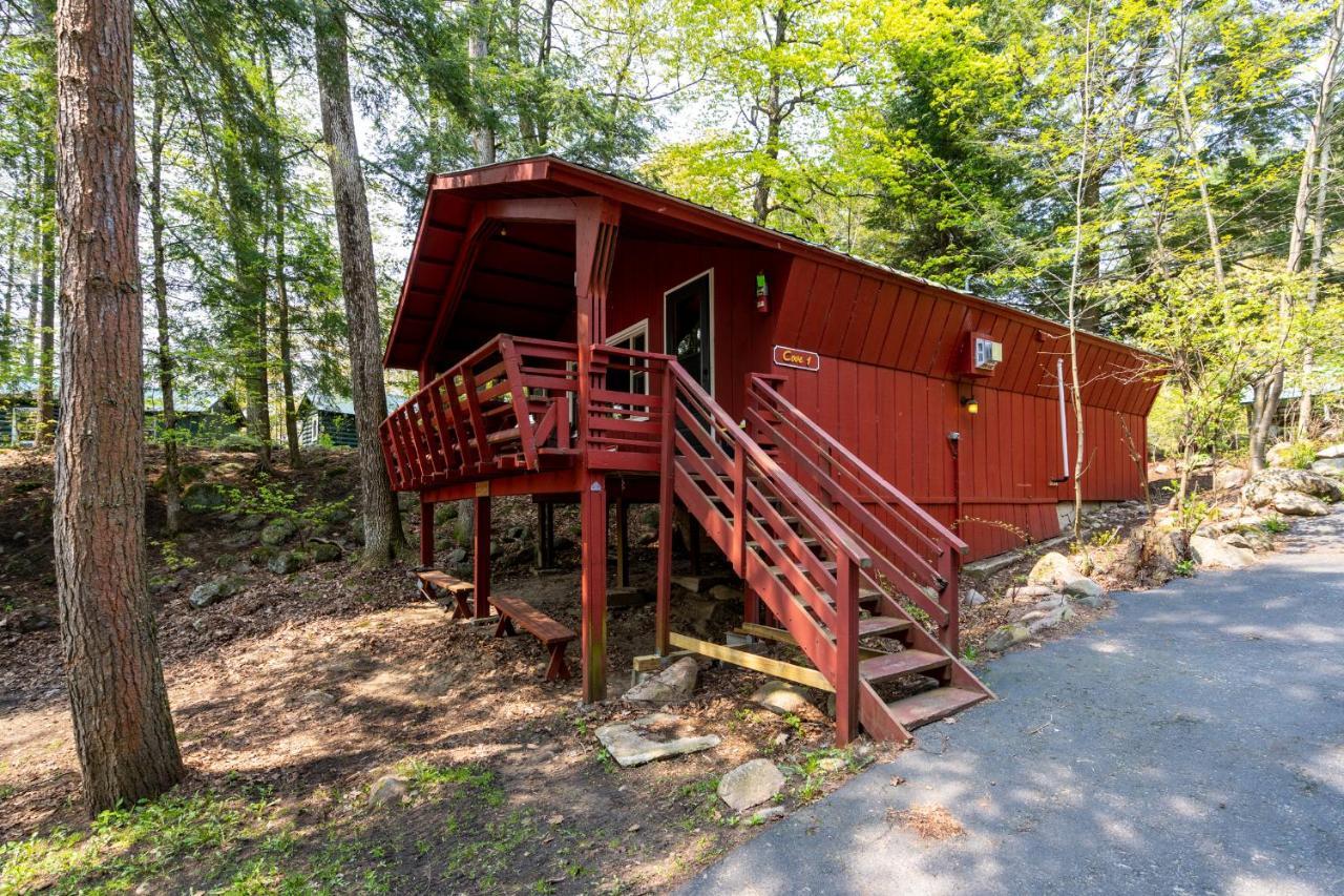 Hide-A-Way Waterfront Cottages Lake Luzerne Exterior foto