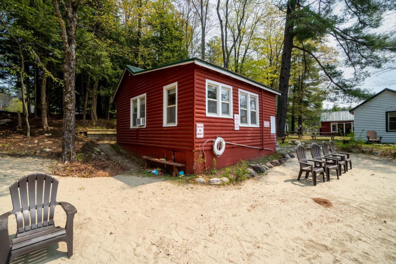 Hide-A-Way Waterfront Cottages Lake Luzerne Exterior foto