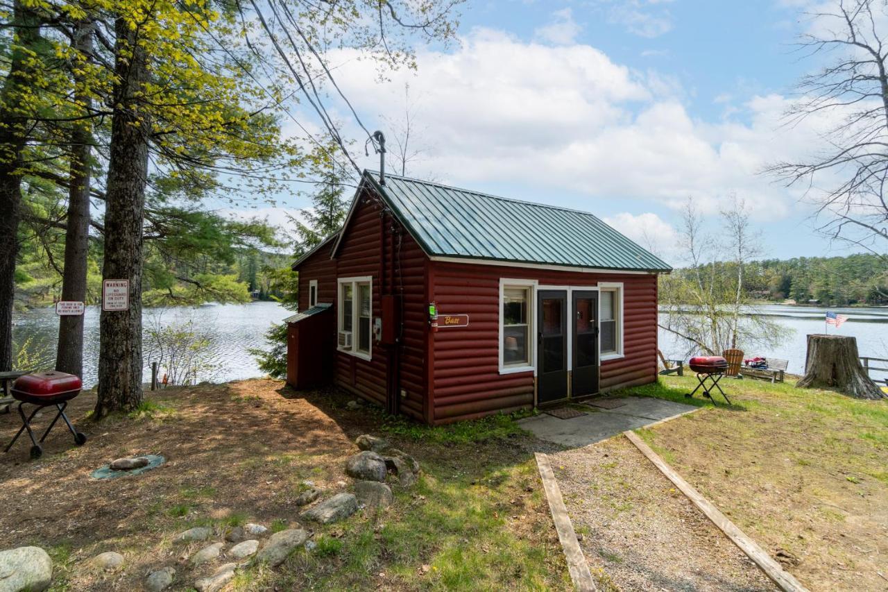 Hide-A-Way Waterfront Cottages Lake Luzerne Exterior foto