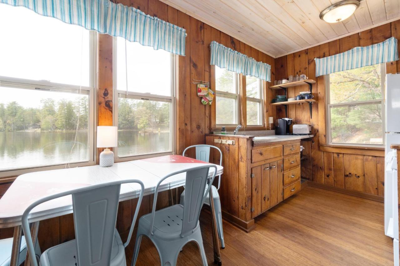 Hide-A-Way Waterfront Cottages Lake Luzerne Exterior foto