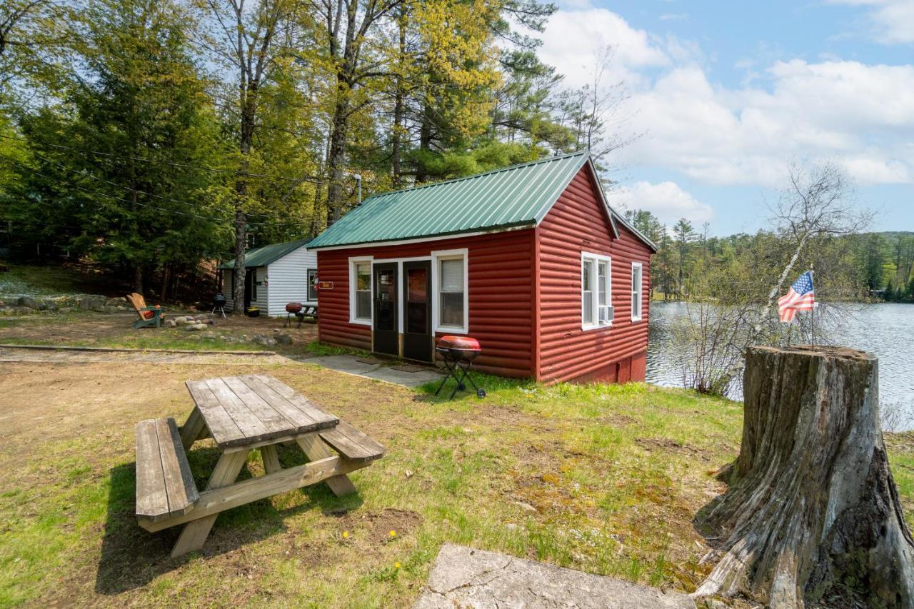 Hide-A-Way Waterfront Cottages Lake Luzerne Exterior foto