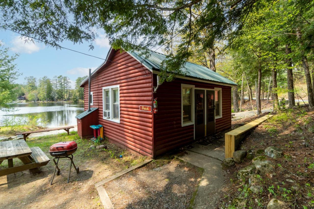 Hide-A-Way Waterfront Cottages Lake Luzerne Exterior foto