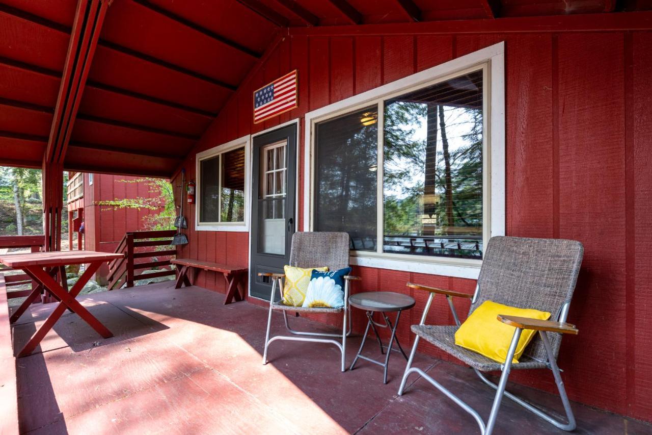 Hide-A-Way Waterfront Cottages Lake Luzerne Exterior foto