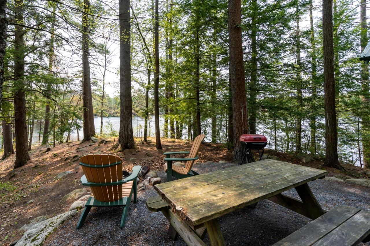 Hide-A-Way Waterfront Cottages Lake Luzerne Exterior foto